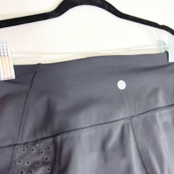 Lululemon Legging Womens 8 Ornate Eyelet Yoga Workout Crop Luxtreme Black - Picture 7 of 16